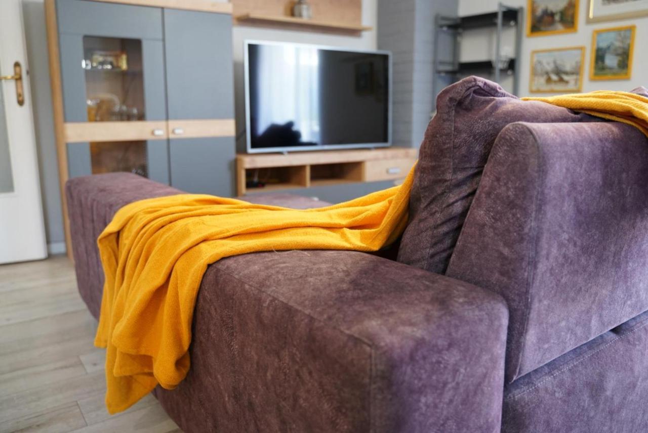 Apartment For 6 + Free Parking Place Zára Kültér fotó
