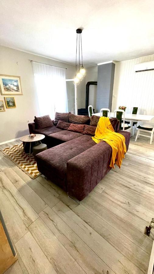 Apartment For 6 + Free Parking Place Zára Kültér fotó