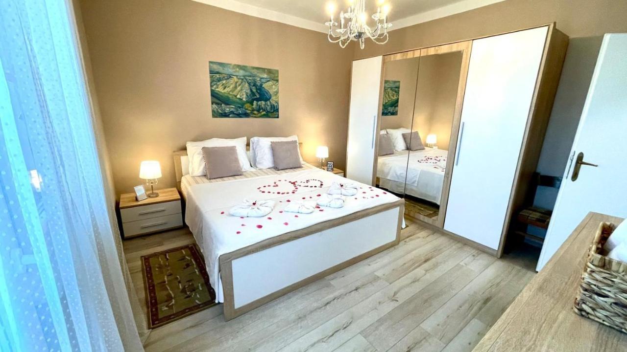 Apartment For 6 + Free Parking Place Zára Kültér fotó