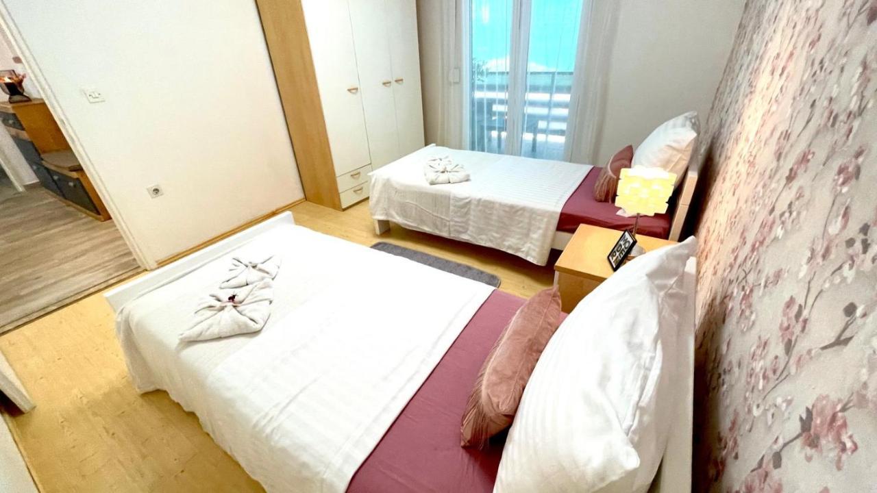 Apartment For 6 + Free Parking Place Zára Kültér fotó